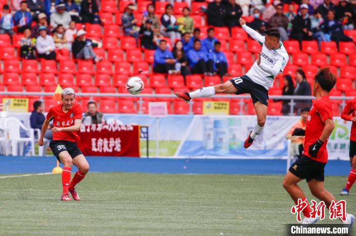 前国脚范志毅亲自开球，青超联赛揭幕战今日打