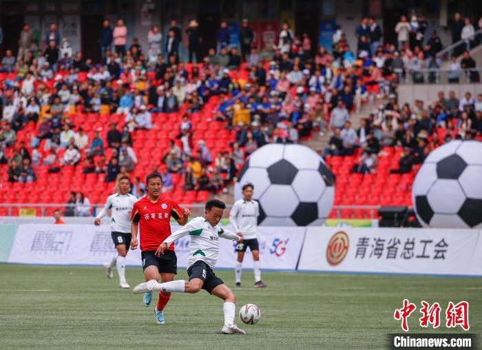前国脚范志毅亲自开球，青超联赛揭幕战今日打