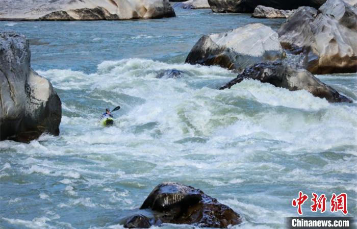 怒江皮划艇野水国际公开赛收官：瑞士选手Rohr