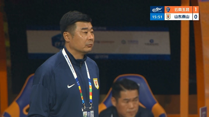 山东泰山0-3惨败云南玉昆，韩鹏临场指挥遭质疑