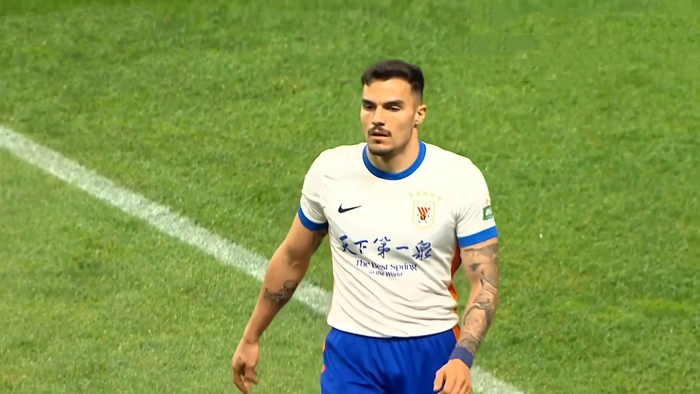 山东泰山0-3惨败云南玉昆，韩鹏临场指挥遭质疑