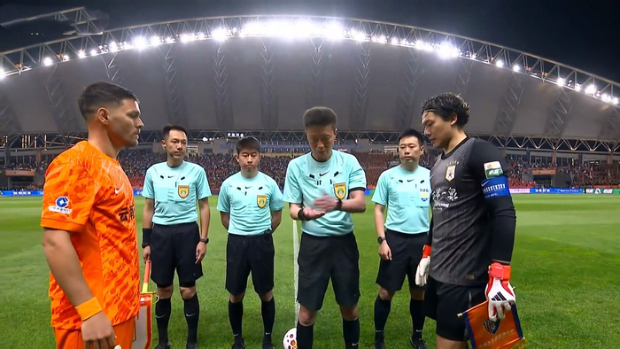 山东泰山0-3惨败云南玉昆，韩鹏临场指挥遭质疑