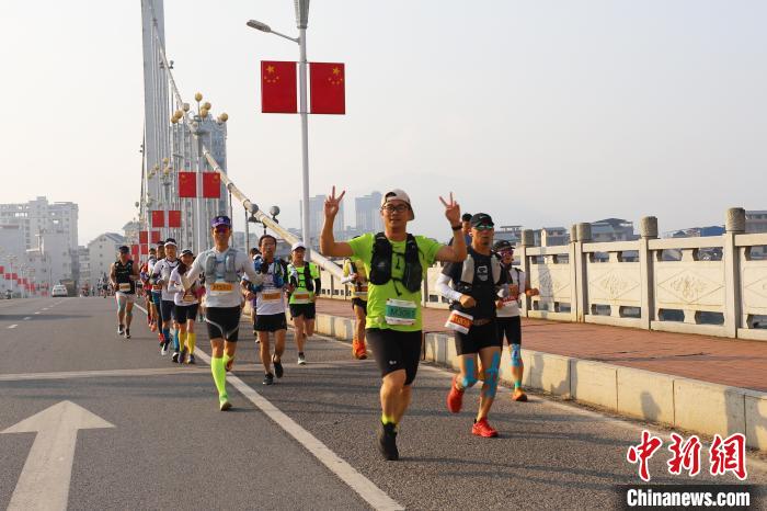 海峡两岸越野赛在将乐拉开帷幕 选手共赴山野挑
