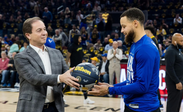 乔·拉科布收购勇士队市值暴涨25倍创体育投资奇