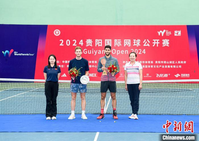 突尼斯选手杜格斯力克南非万维克，问鼎贵阳国