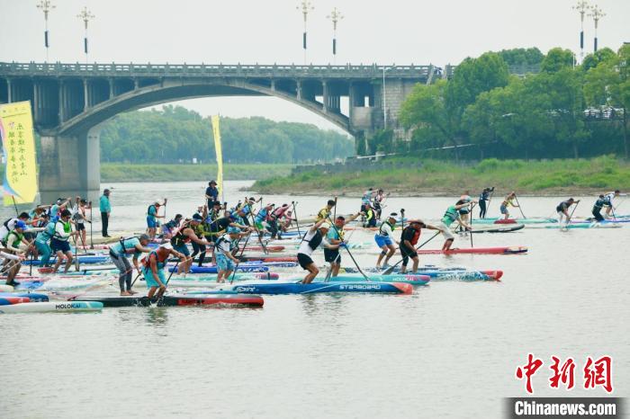 近千名桨板选手逐浪徽州练江：在歙县绿水青山