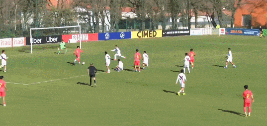 U16国足首胜秘鲁 刘凯源留洋经验助球队突围