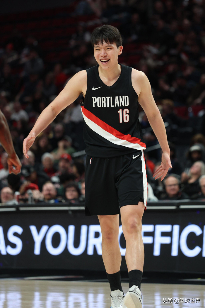 开拓者客场失利排名未变 杨瀚森成球队未来关键