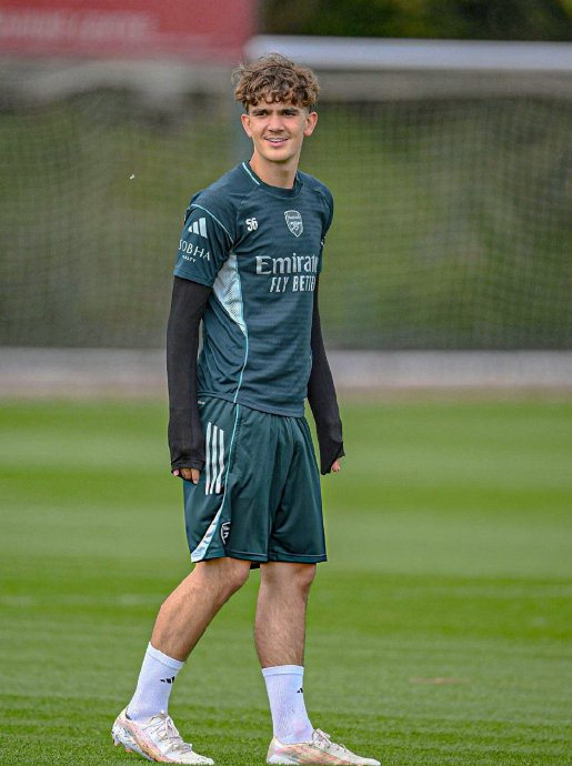 曼城阿森纳展开英超焦点战备战训练全面展开