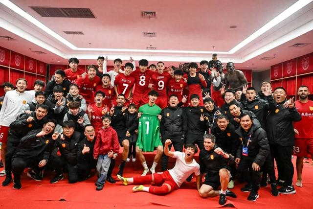 铜梁龙主场1比0力克辽宁铁人取中超首胜