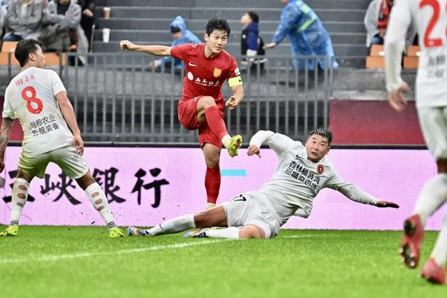 铜梁龙主场1比0力克辽宁铁人取中超首胜